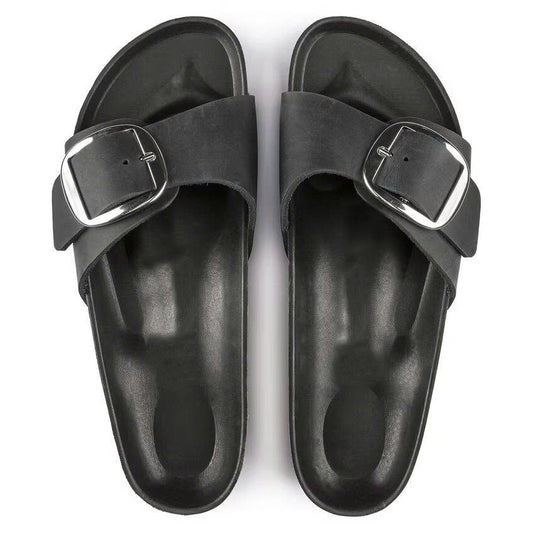 Big Buckle – Classic Comfort with a Bold Twist